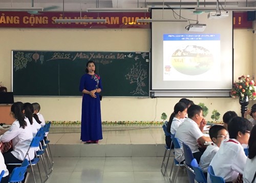 Cô giáo Nguyễn Thị Hồng tham gia cuộc thi  Giáo viên giỏi  bộ môn Ngữ văn cấp Quận năm học 2017-2018